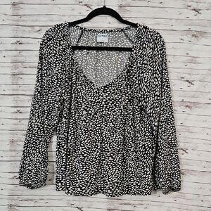 Old Navy Women's Black and White Leaf Print Blouse